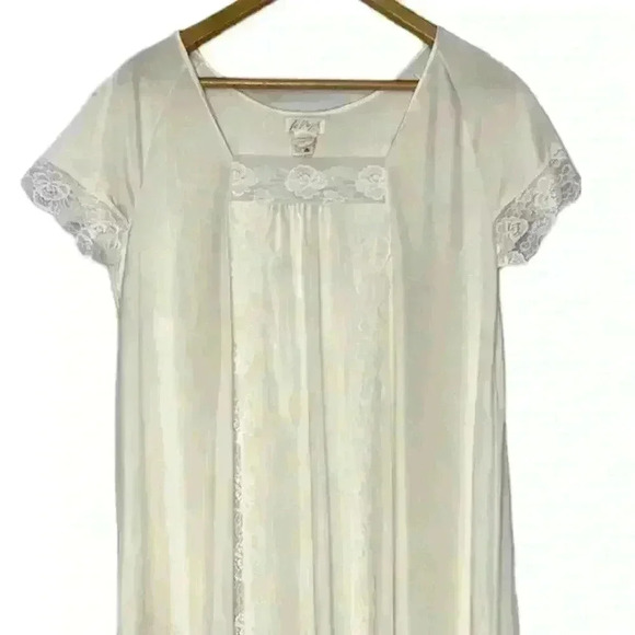 LeVoy’s Vintage Lingerie Gown - Picture 2 of 9